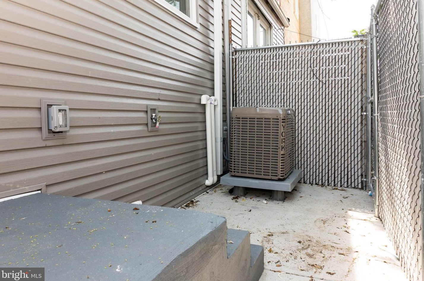 405 Fitzgerald St, Philadelphia PA  19148-3912 exterior