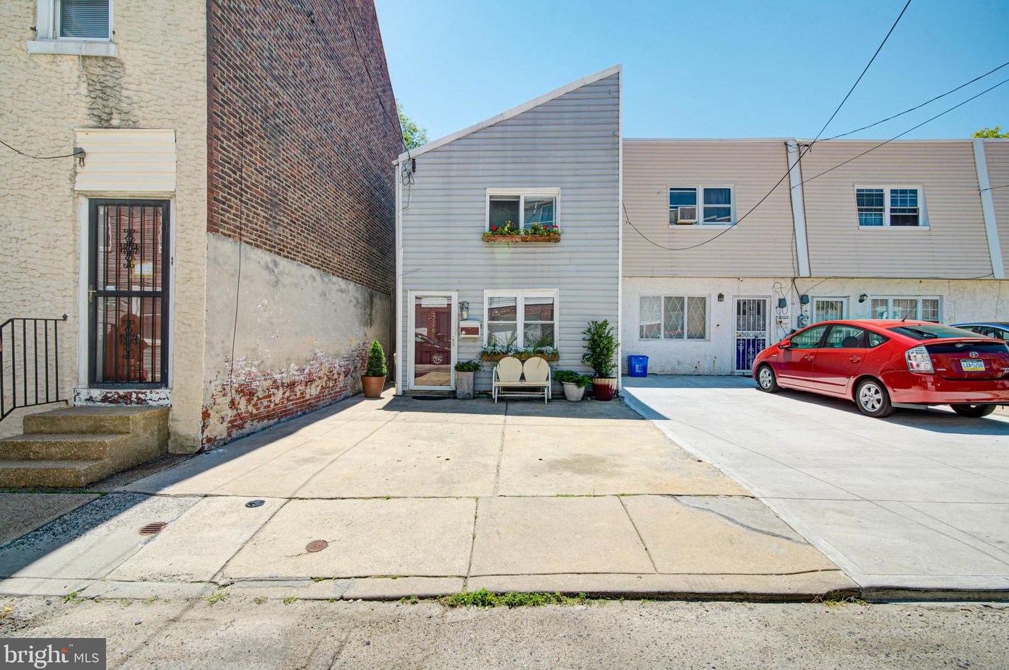 526 Cabot St, Philadelphia PA 19125-3302 exterior