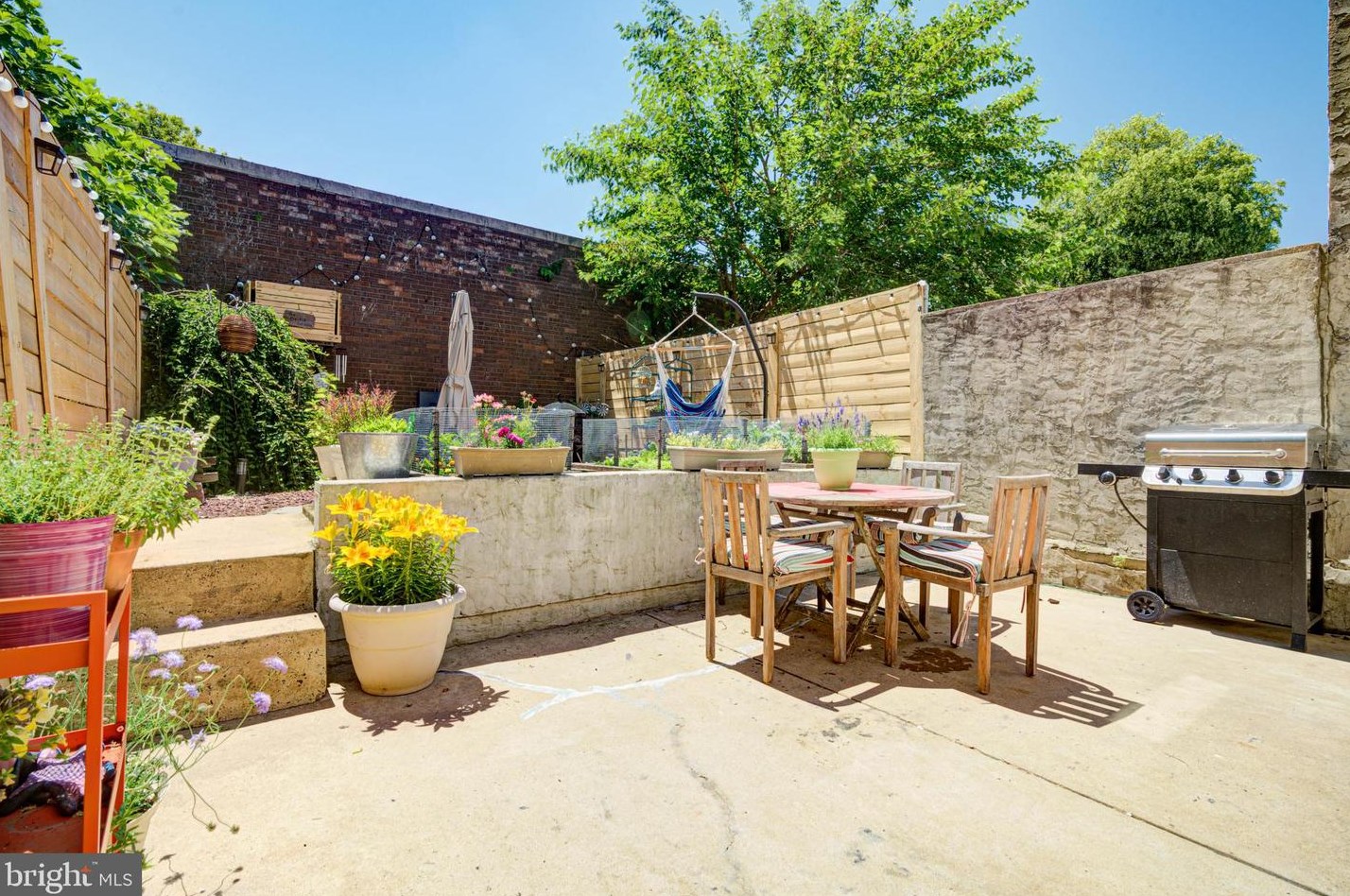 526 Cabot St, Philadelphia PA 19125-3302 exterior