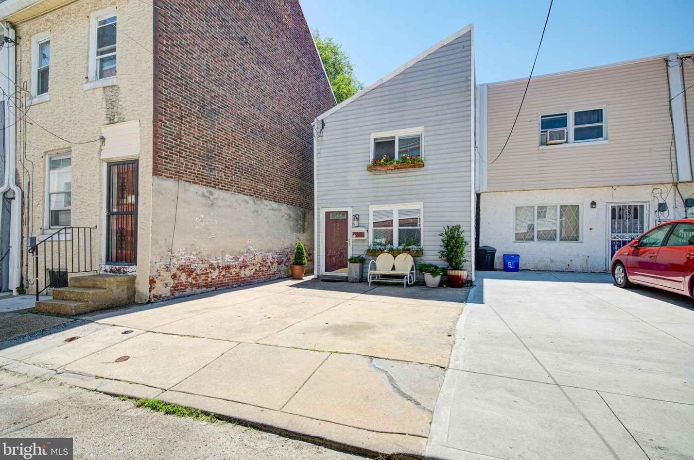 526 Cabot St, Philadelphia PA 19125-3302 exterior