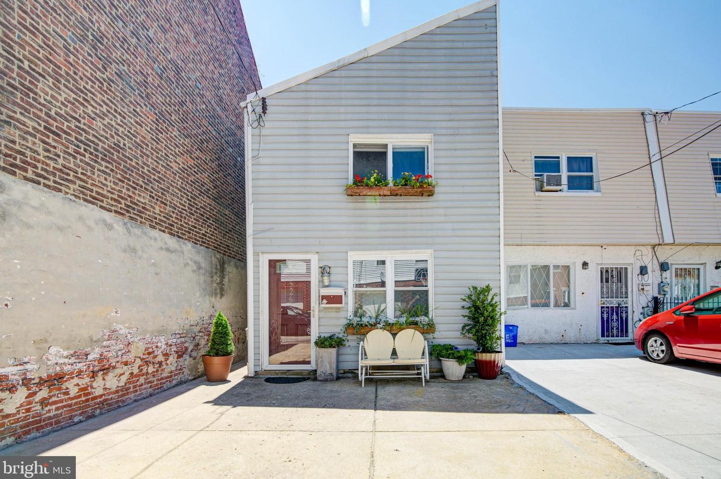 526 Cabot St, Philadelphia PA 19125-3302 exterior