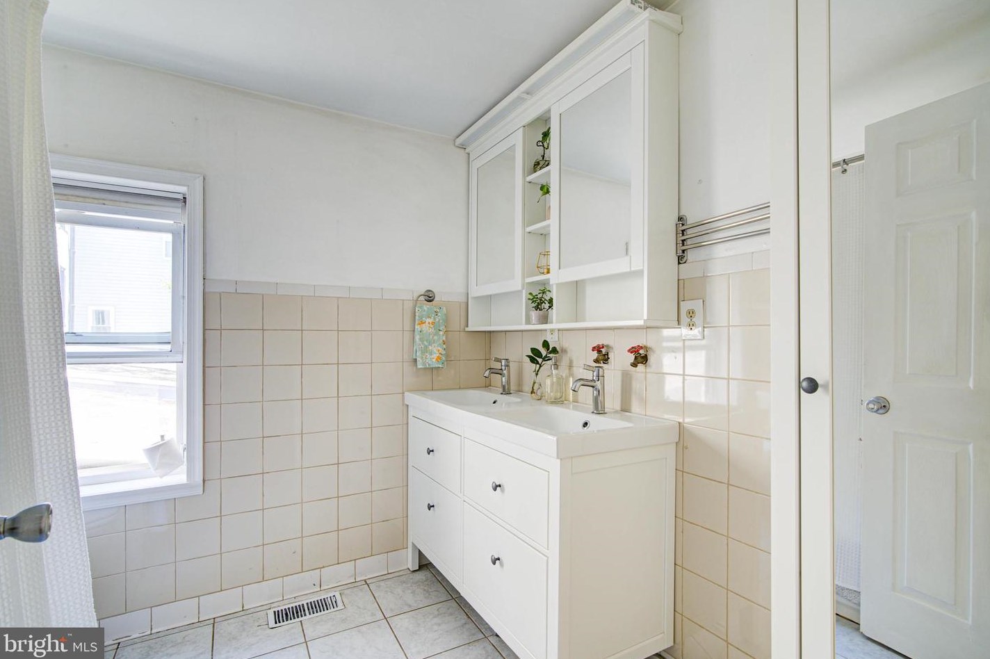 526 Cabot St, Philadelphia PA 19125-3302 exterior