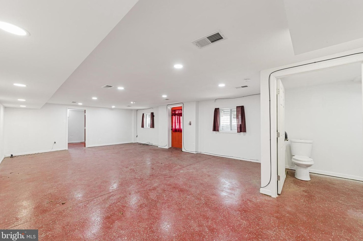 7037 Ogontz Ave, Philadelphia PA 19138-2012 exterior