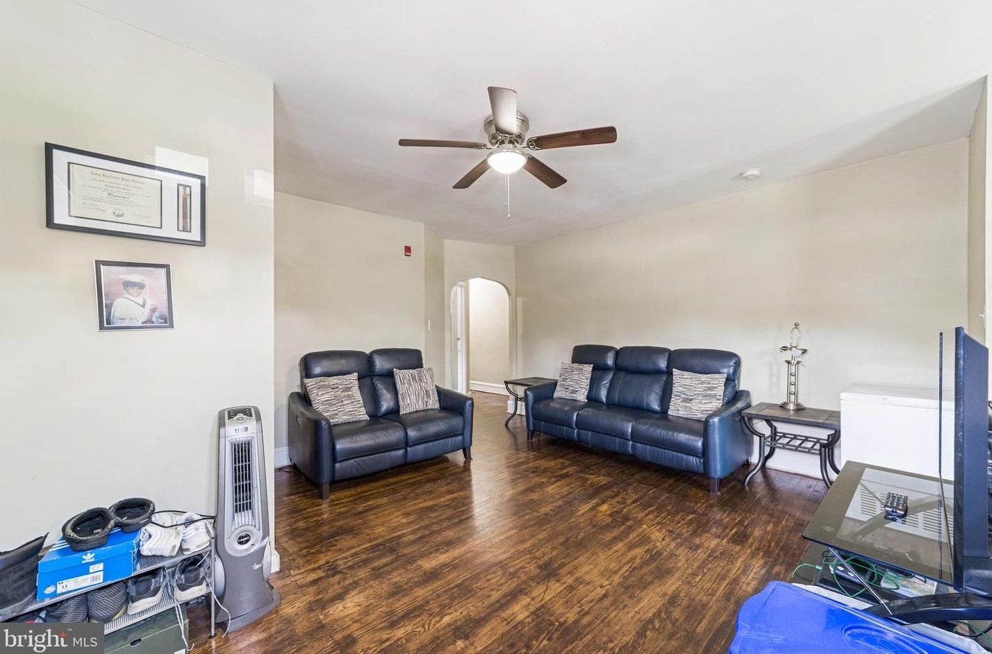 7037 Ogontz Ave, Philadelphia PA 19138-2012 exterior