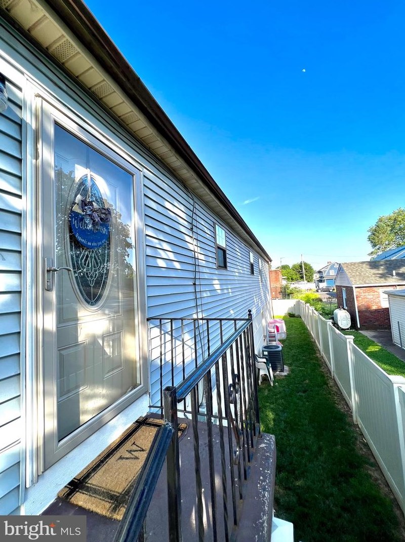 9603 Hoff St, Philadelphia PA 19115-4707 exterior