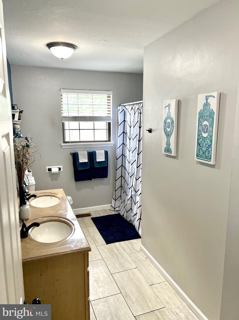 9603 Hoff St, Philadelphia PA 19115-4707 exterior