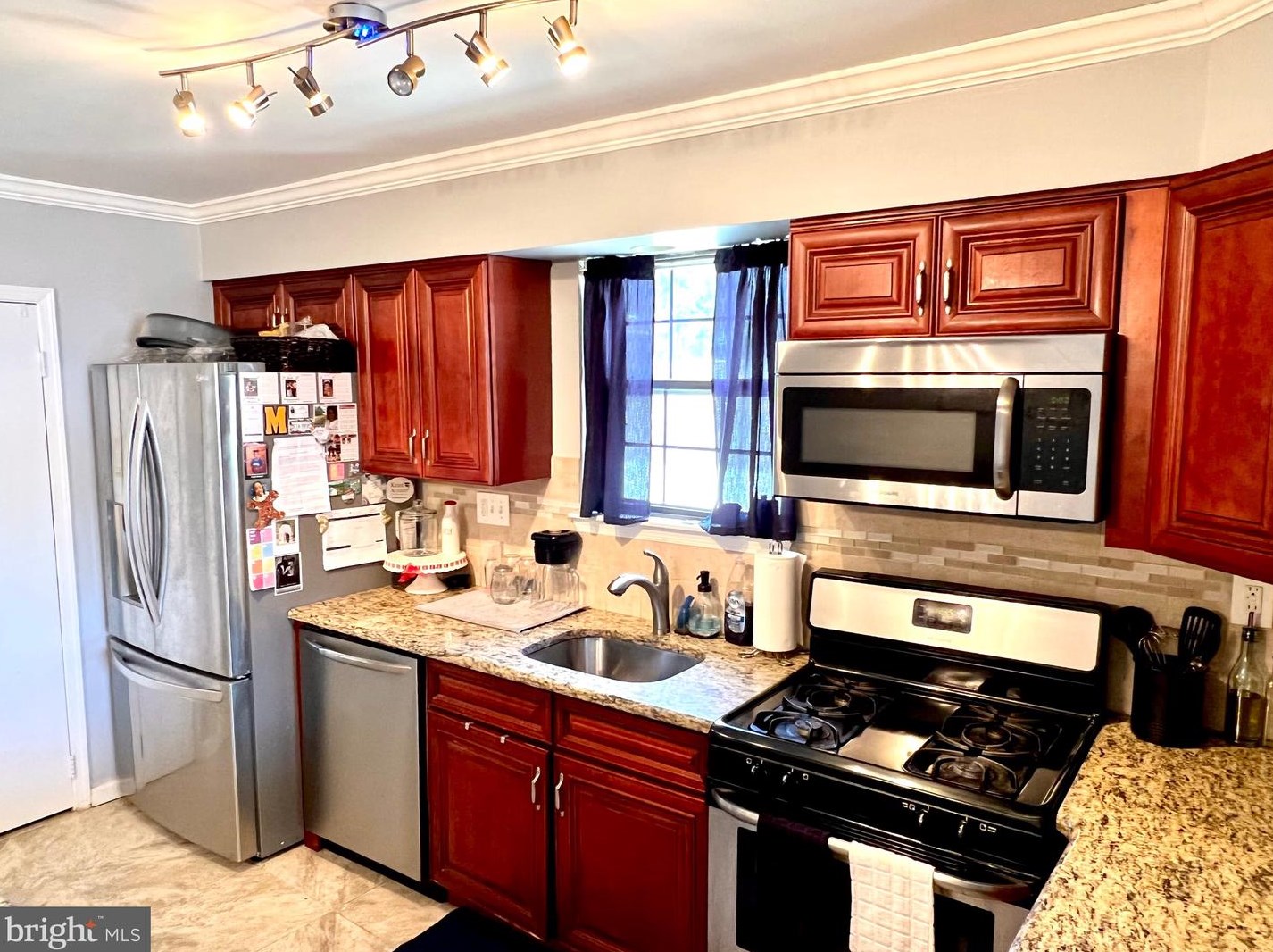 9603 Hoff St, Philadelphia PA 19115-4707 exterior