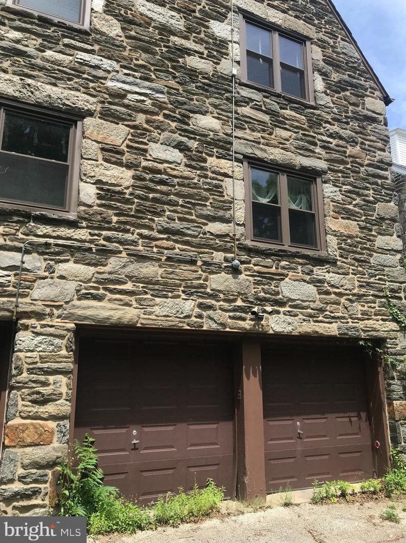 320 Carpenter Ln, Philadelphia PA  19119-3099 exterior