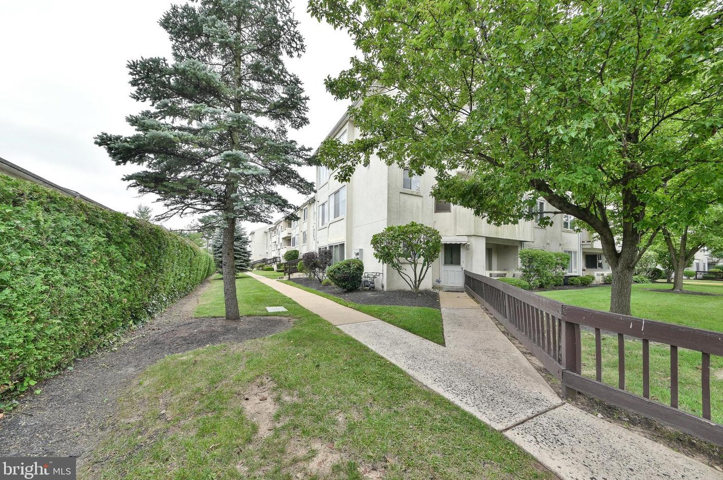 122 Benjamin Ct, Philadelphia PA  19114-3231 exterior