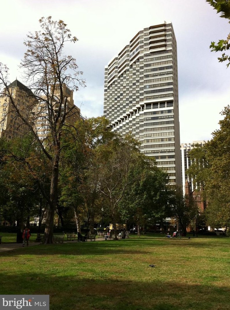 202 Rittenhouse Sq, Philadelphia PA 19103-5785 exterior