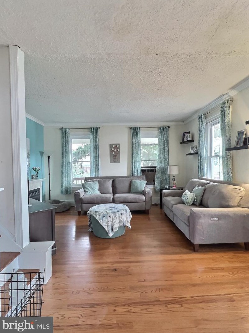 1817 Murray St, Philadelphia PA 19115-3815 exterior