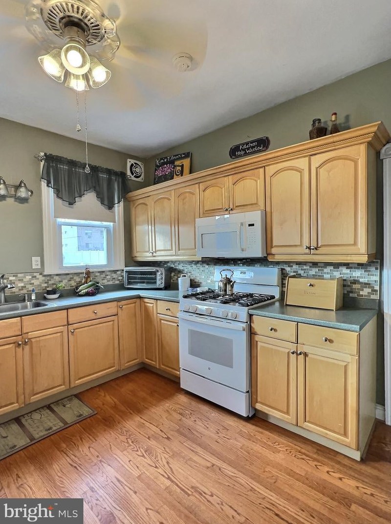 1817 Murray St, Philadelphia PA 19115-3815 exterior