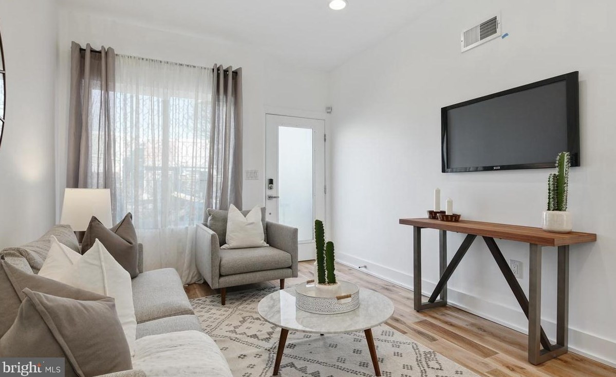 1914 Harold St, Philadelphia PA  19125-1108 exterior