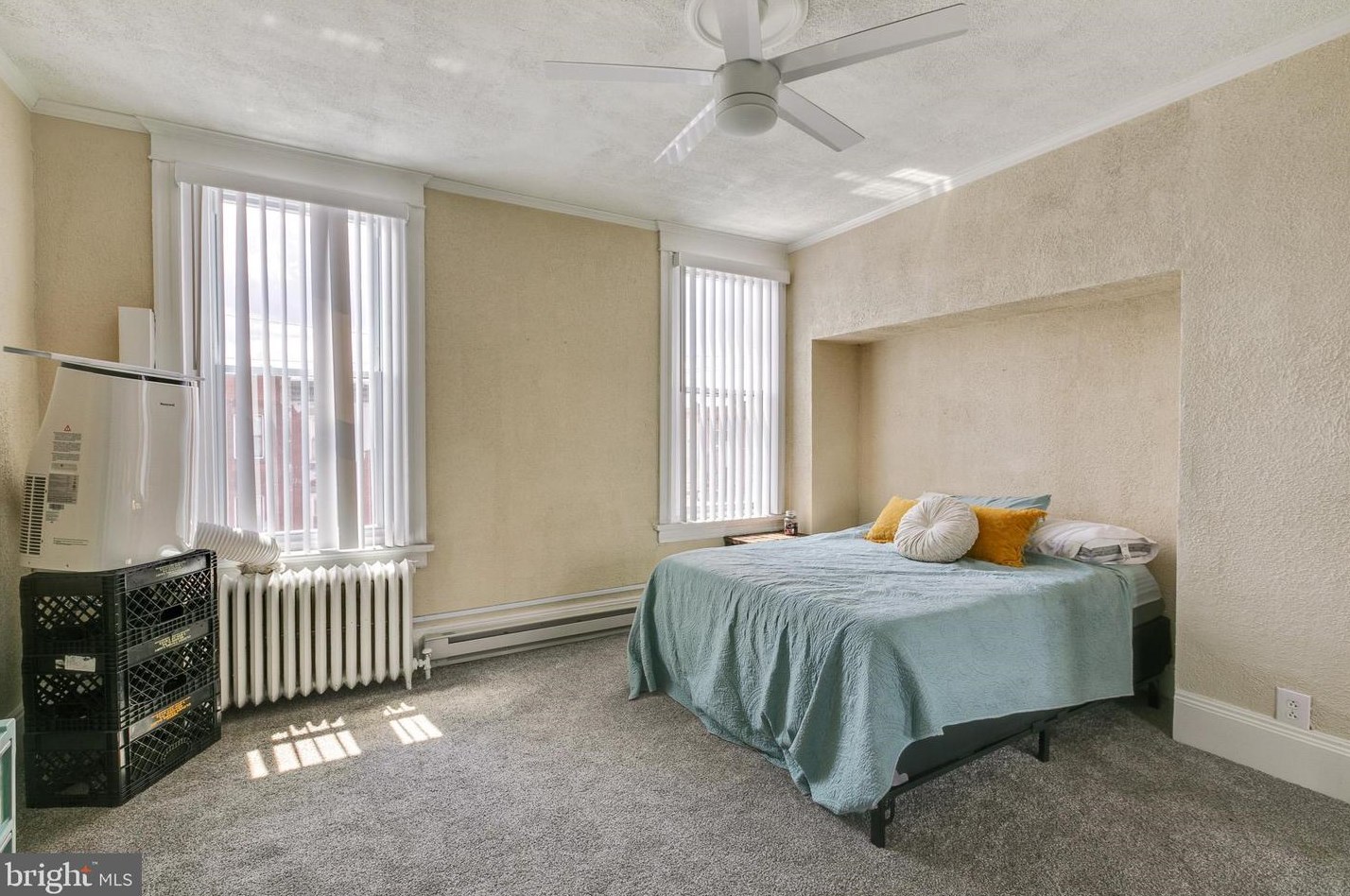 1443 Snyder Ave, Philadelphia PA 19148-2312 exterior