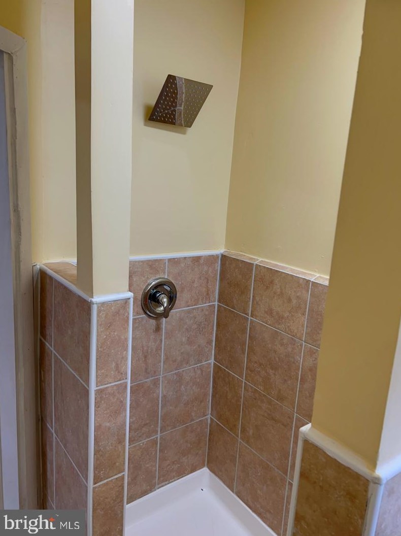 1424 Felton St, Philadelphia PA 19151-4138 exterior