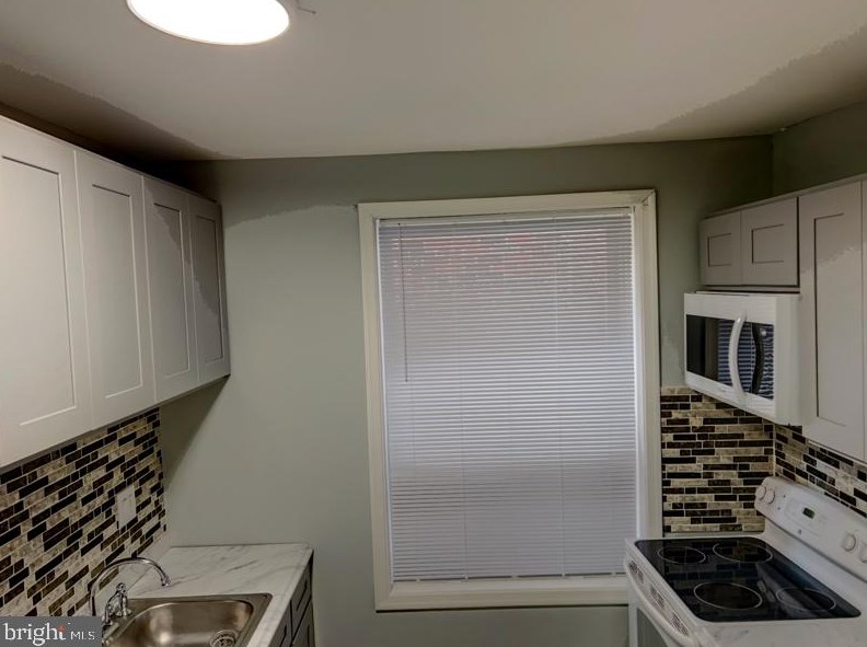 1424 Felton St, Philadelphia PA 19151-4138 exterior