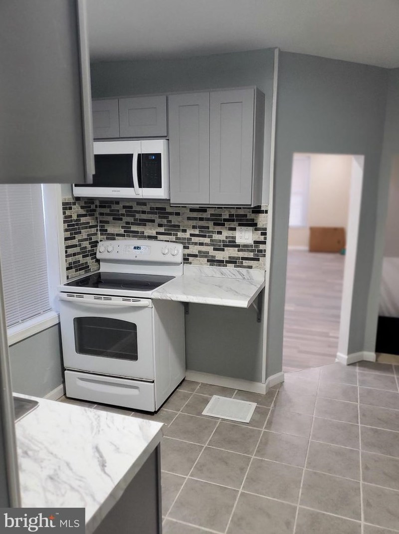 1424 Felton St, Philadelphia PA 19151-4138 exterior