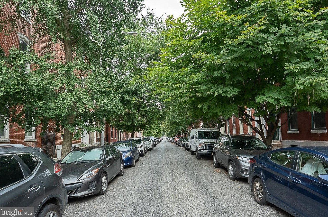 2009 Wallace St, Philadelphia PA  19130-3221 exterior