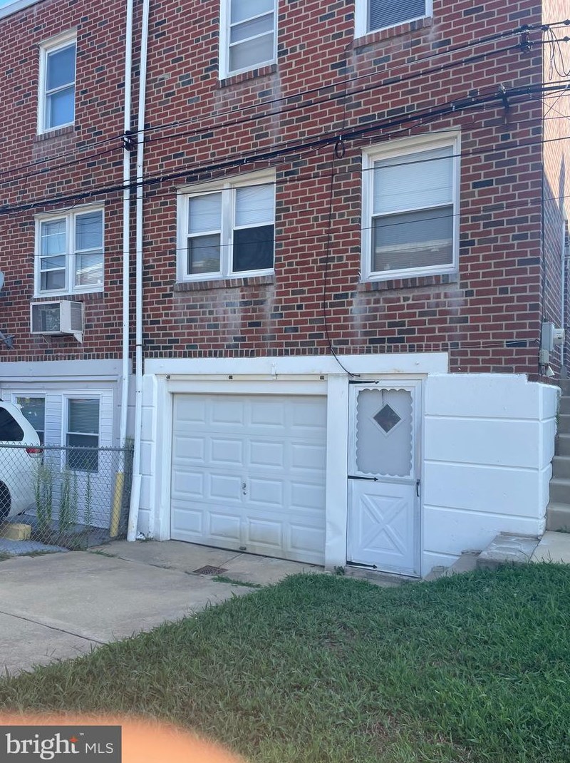 1738 Danforth St, Philadelphia PA  19152-1802 exterior