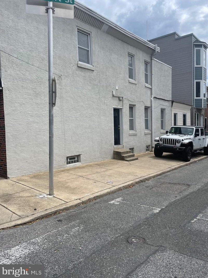 2623 Sepviva St, Philadelphia PA  19125-1830 exterior