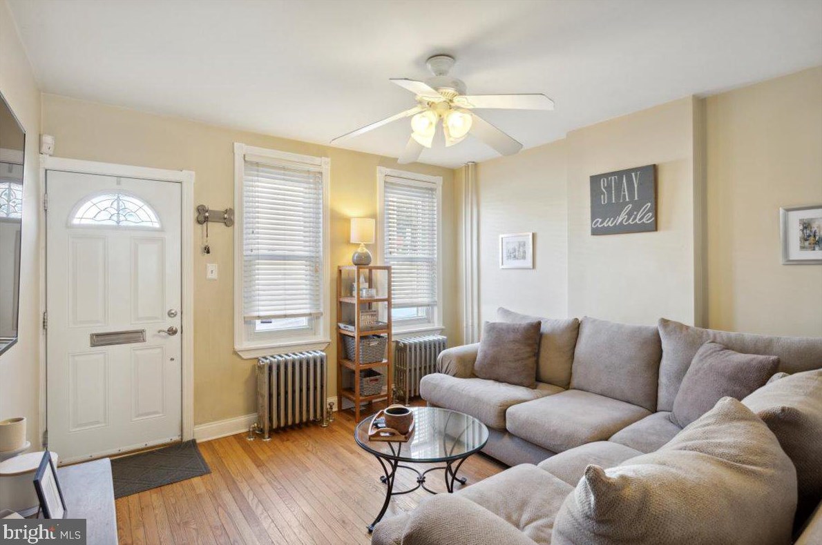 214 Ripka St, Philadelphia PA  19127-1104 exterior