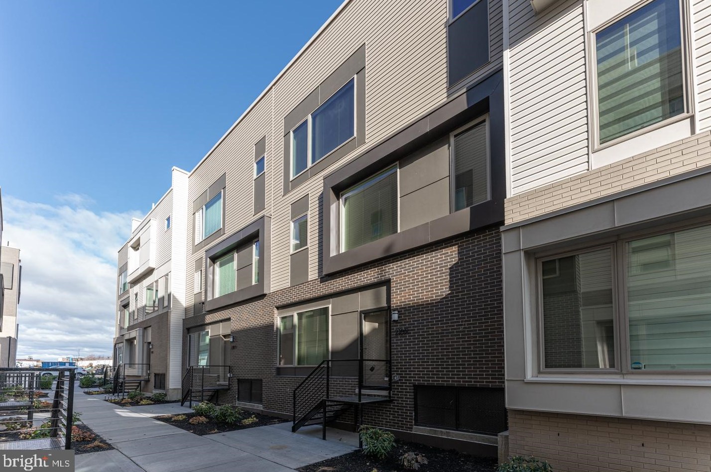 2111 Lehigh Ave, Philadelphia PA  19125-1437 exterior