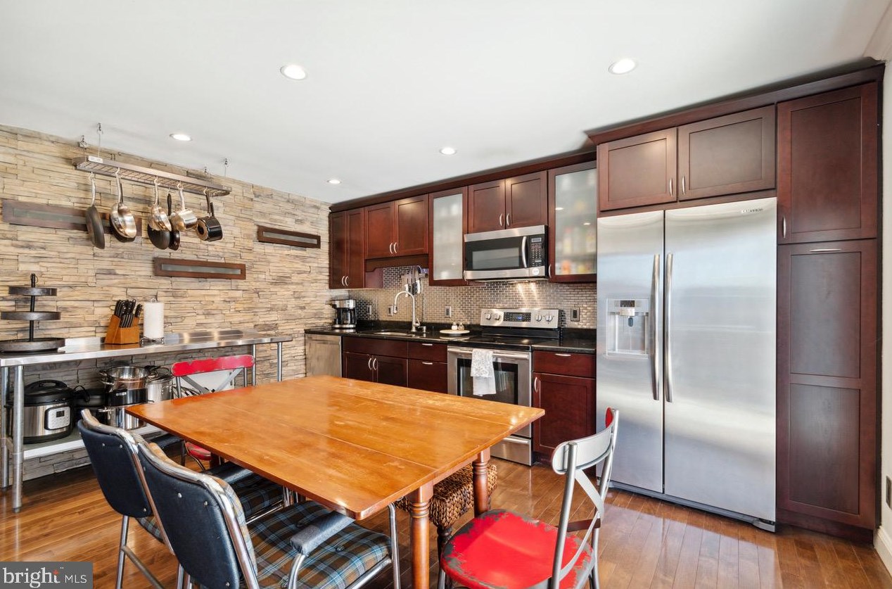 2811 Ontario St, Philadelphia PA  19134-6037 exterior