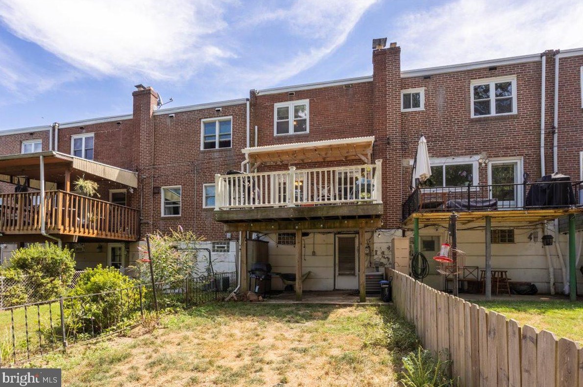 207 Overlook Rd, Philadelphia PA 19128-2408 exterior