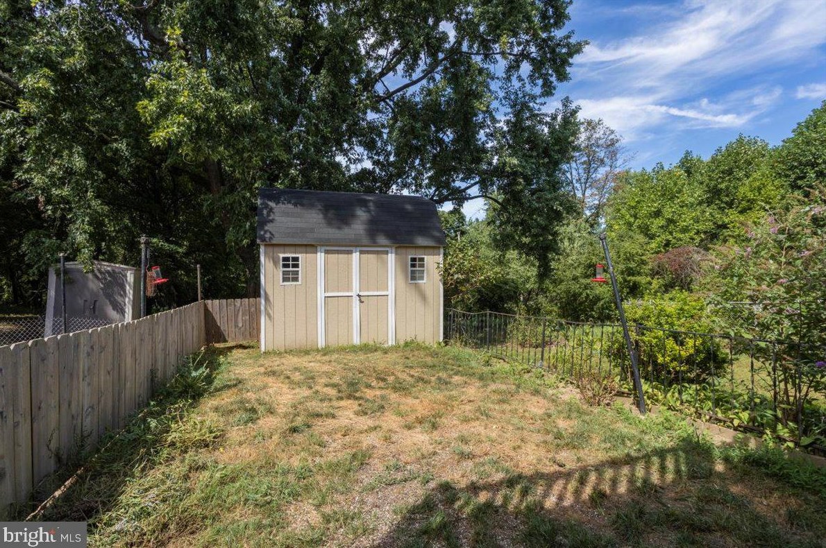 207 Overlook Rd, Philadelphia PA 19128-2408 exterior