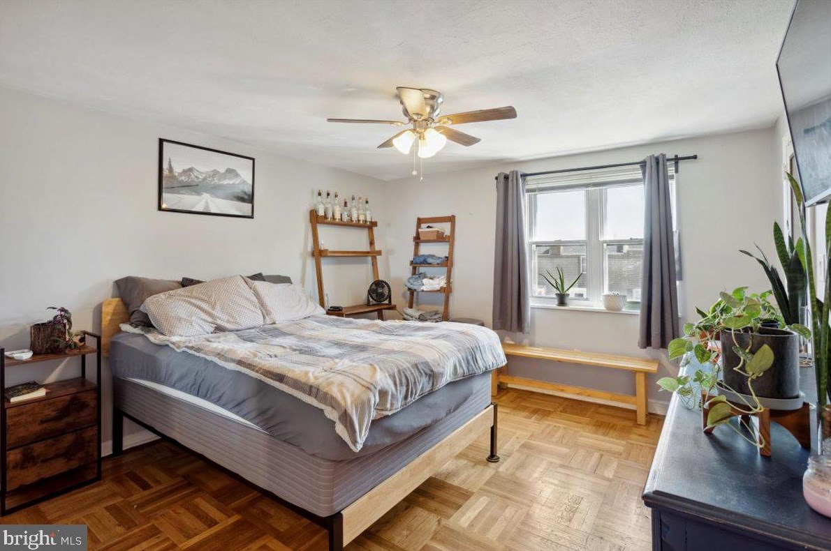 207 Overlook Rd, Philadelphia PA 19128-2408 exterior