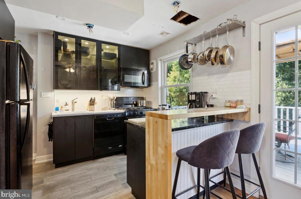 207 Overlook Rd, Philadelphia PA 19128-2408 exterior