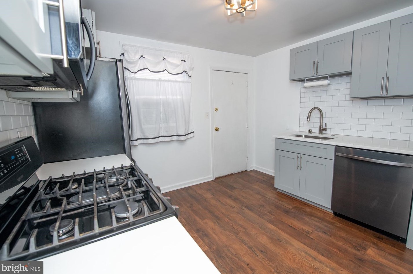 2036 Blair St, Philadelphia PA 19125-1934 exterior