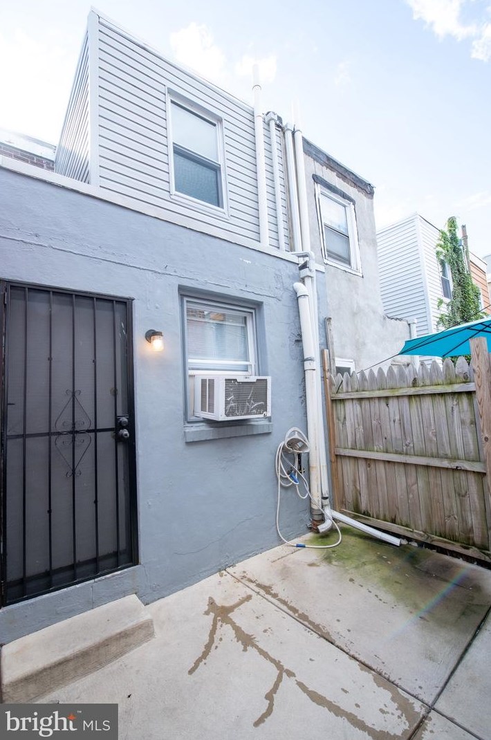 2036 Blair St, Philadelphia PA 19125-1934 exterior