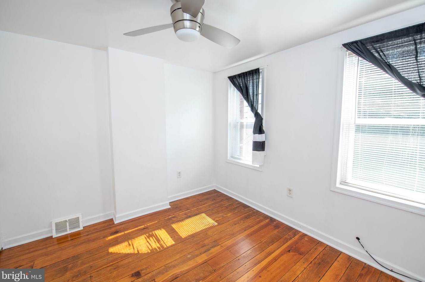 2036 Blair St, Philadelphia PA 19125-1934 exterior