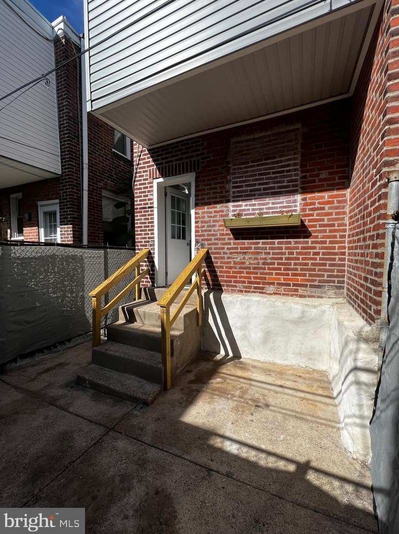 2614 Ingersoll St, Philadelphia PA 19121-4335 exterior