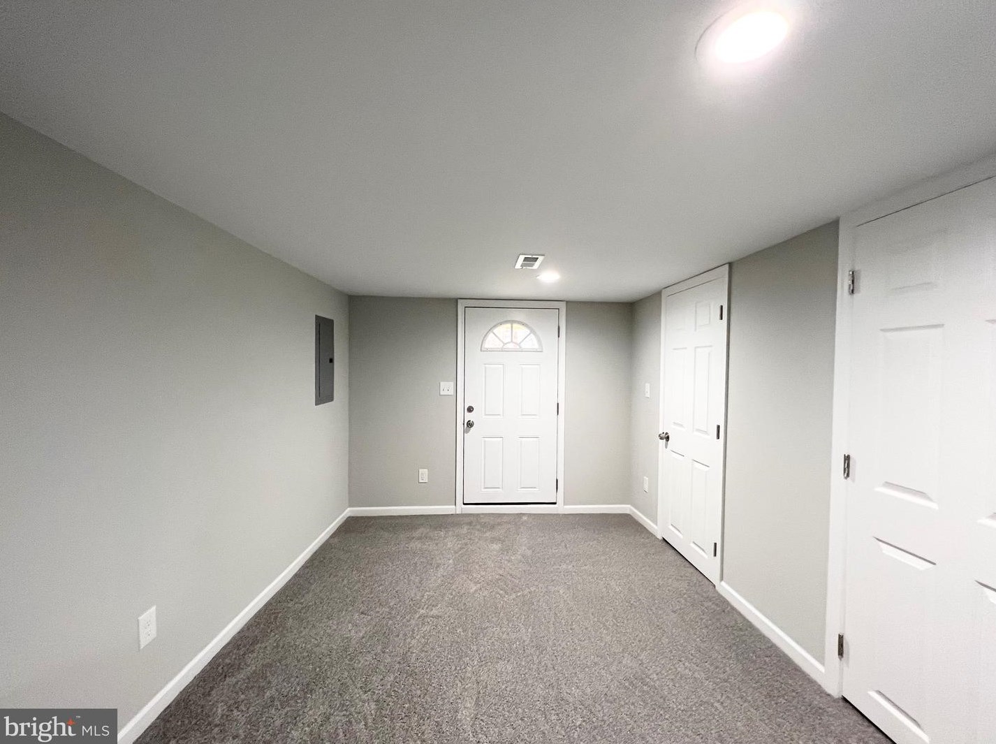 7505 Walnut Ln, Philadelphia PA 19144-1035 exterior