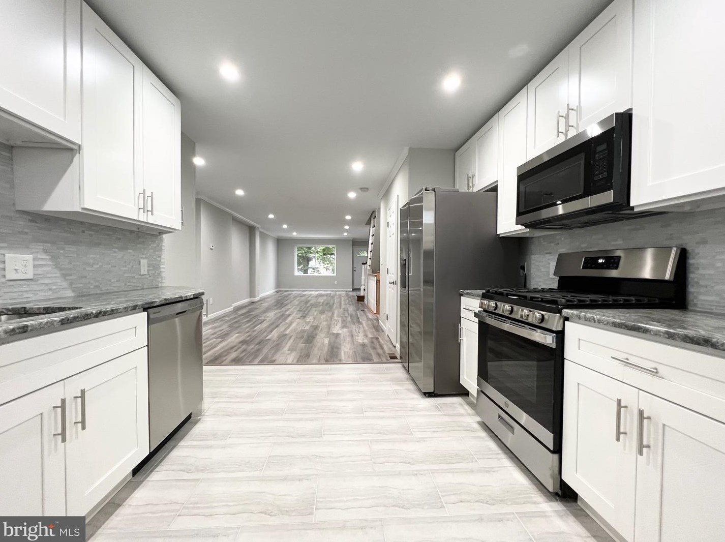 7505 Walnut Ln, Philadelphia PA 19144-1035 exterior