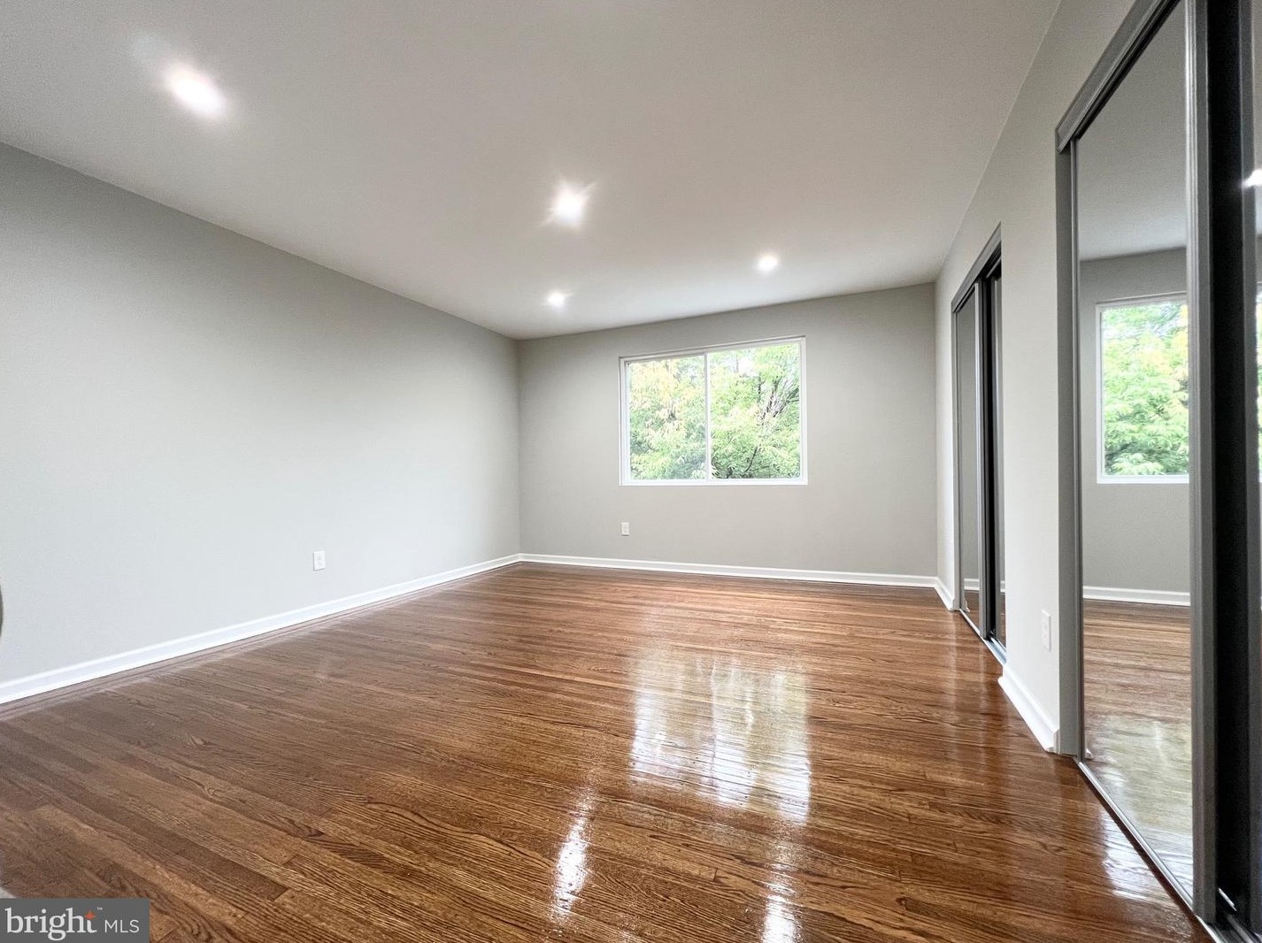 7505 Walnut Ln, Philadelphia PA 19144-1035 exterior