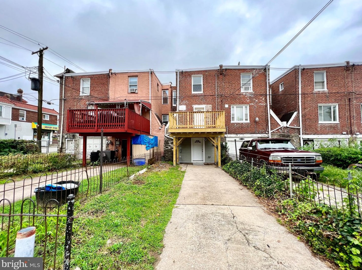 7505 Walnut Ln, Philadelphia PA 19144-1035 exterior