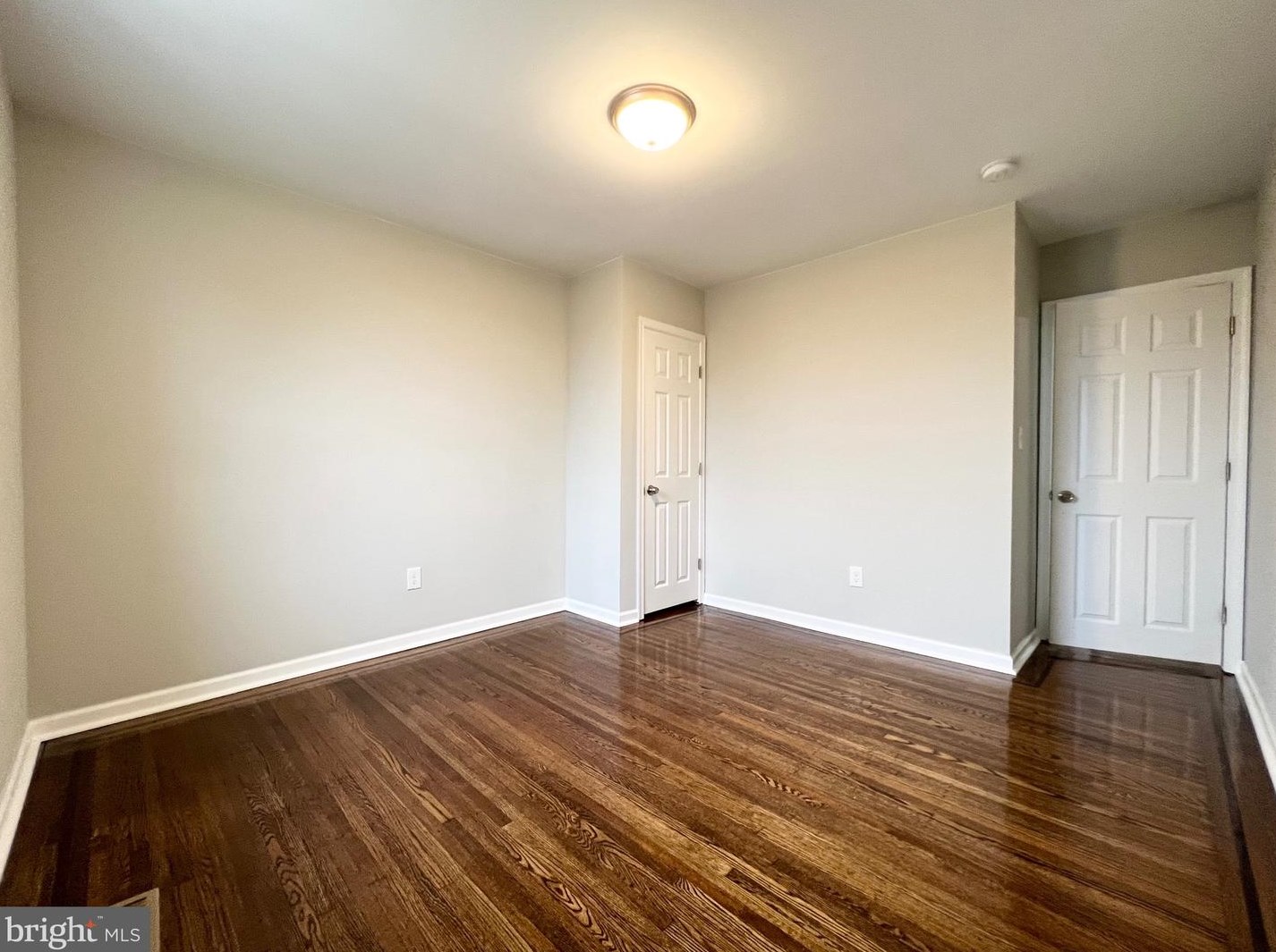 7505 Walnut Ln, Philadelphia PA 19144-1035 exterior