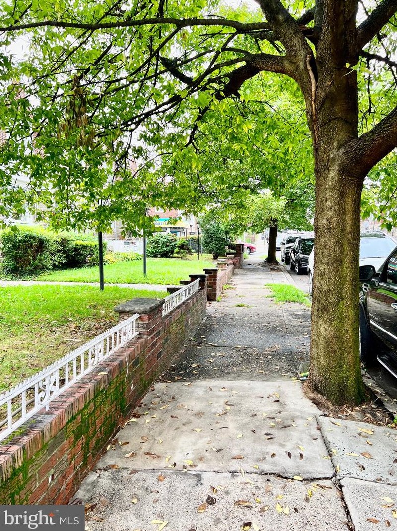 7505 Walnut Ln, Philadelphia PA 19144-1035 exterior