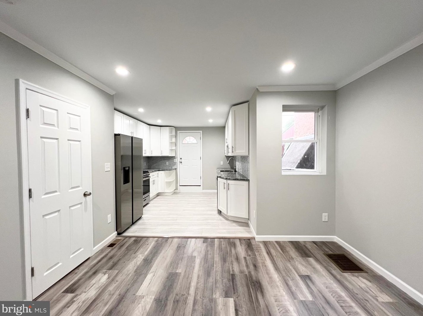 7505 Walnut Ln, Philadelphia PA 19144-1035 exterior