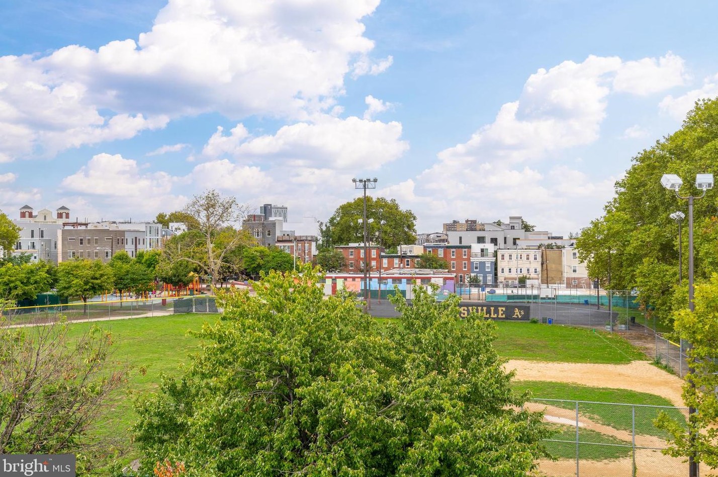 724 Shirley St, Philadelphia PA 19130-2826 exterior