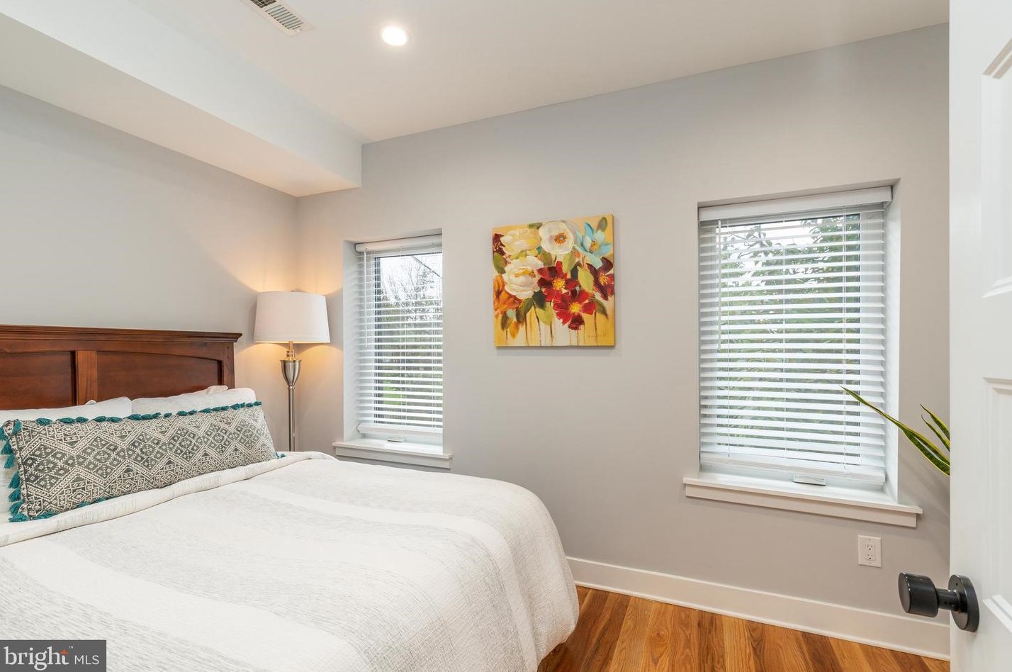 724 Shirley St, Philadelphia PA 19130-2826 exterior