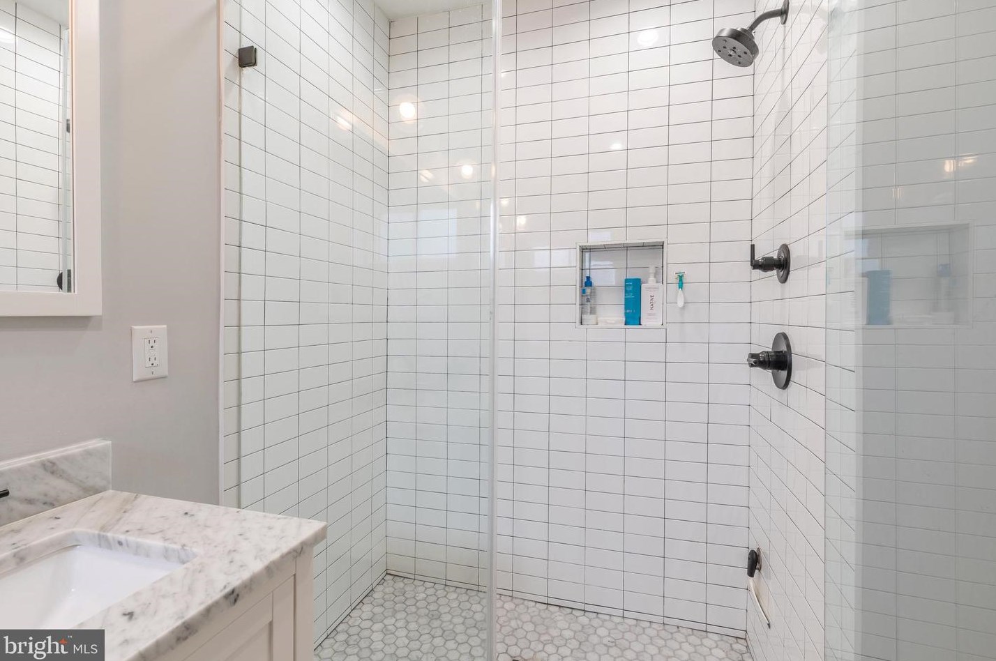 724 Shirley St, Philadelphia PA 19130-2826 exterior