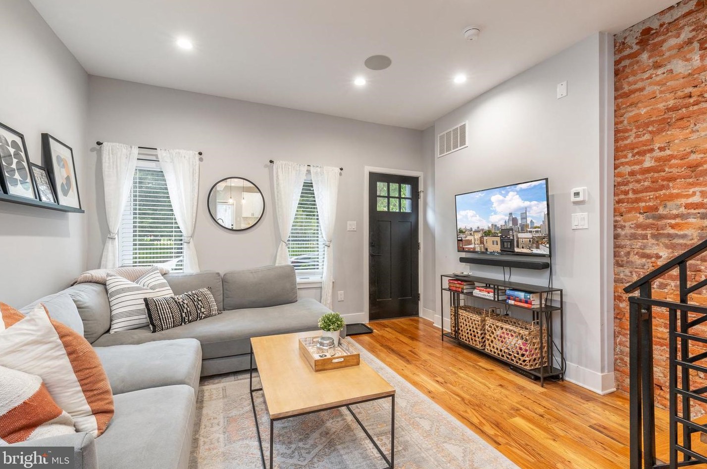 724 Shirley St, Philadelphia PA 19130-2826 exterior