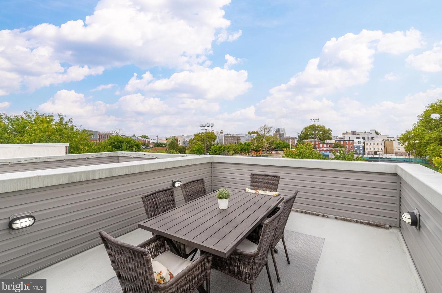 724 Shirley St, Philadelphia PA 19130-2826 exterior