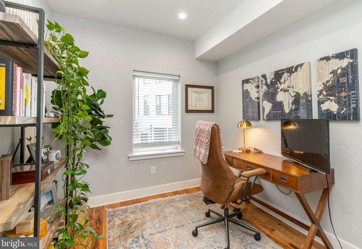 724 Shirley St, Philadelphia PA 19130-2826 exterior