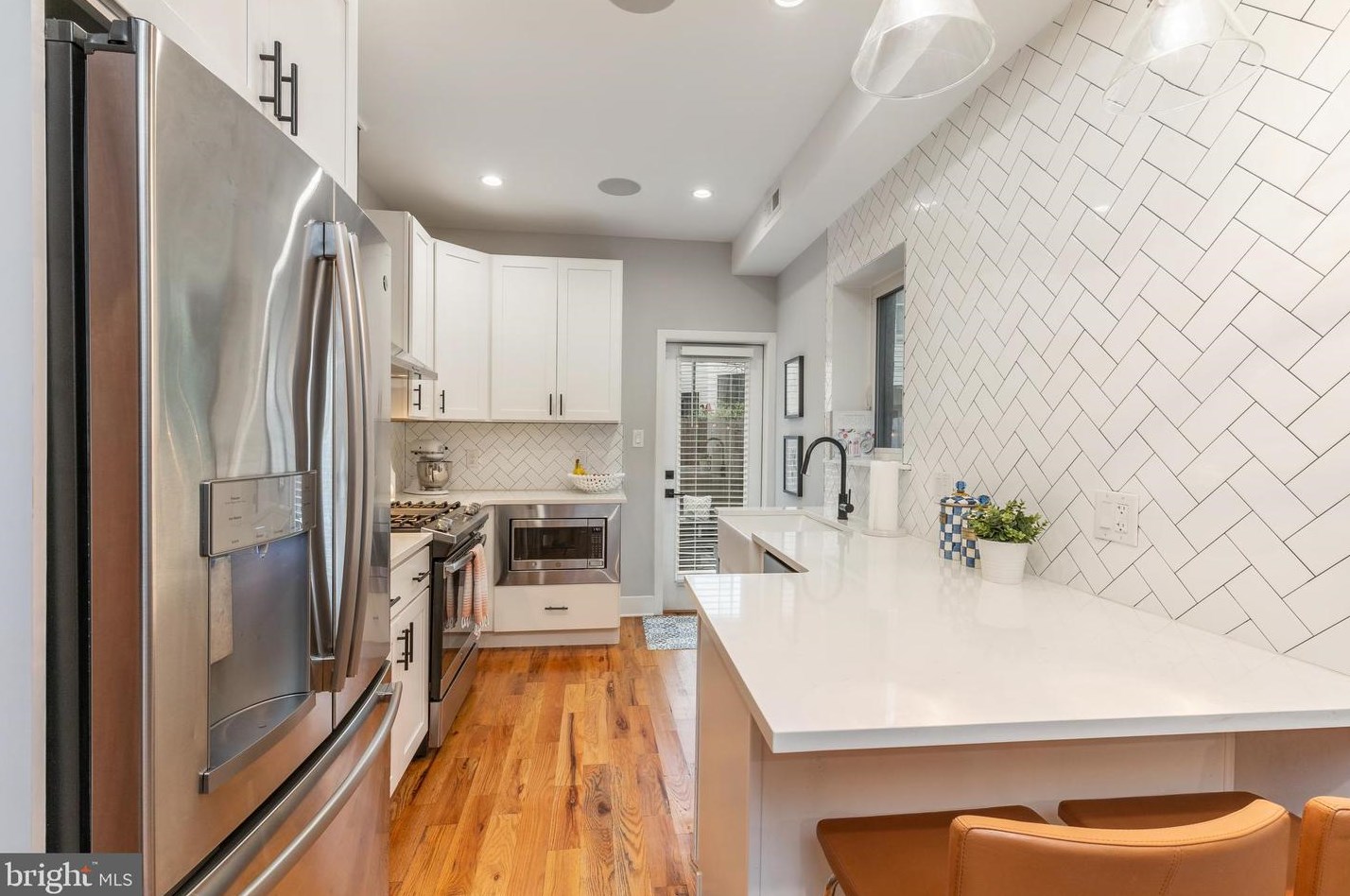 724 Shirley St, Philadelphia PA 19130-2826 exterior