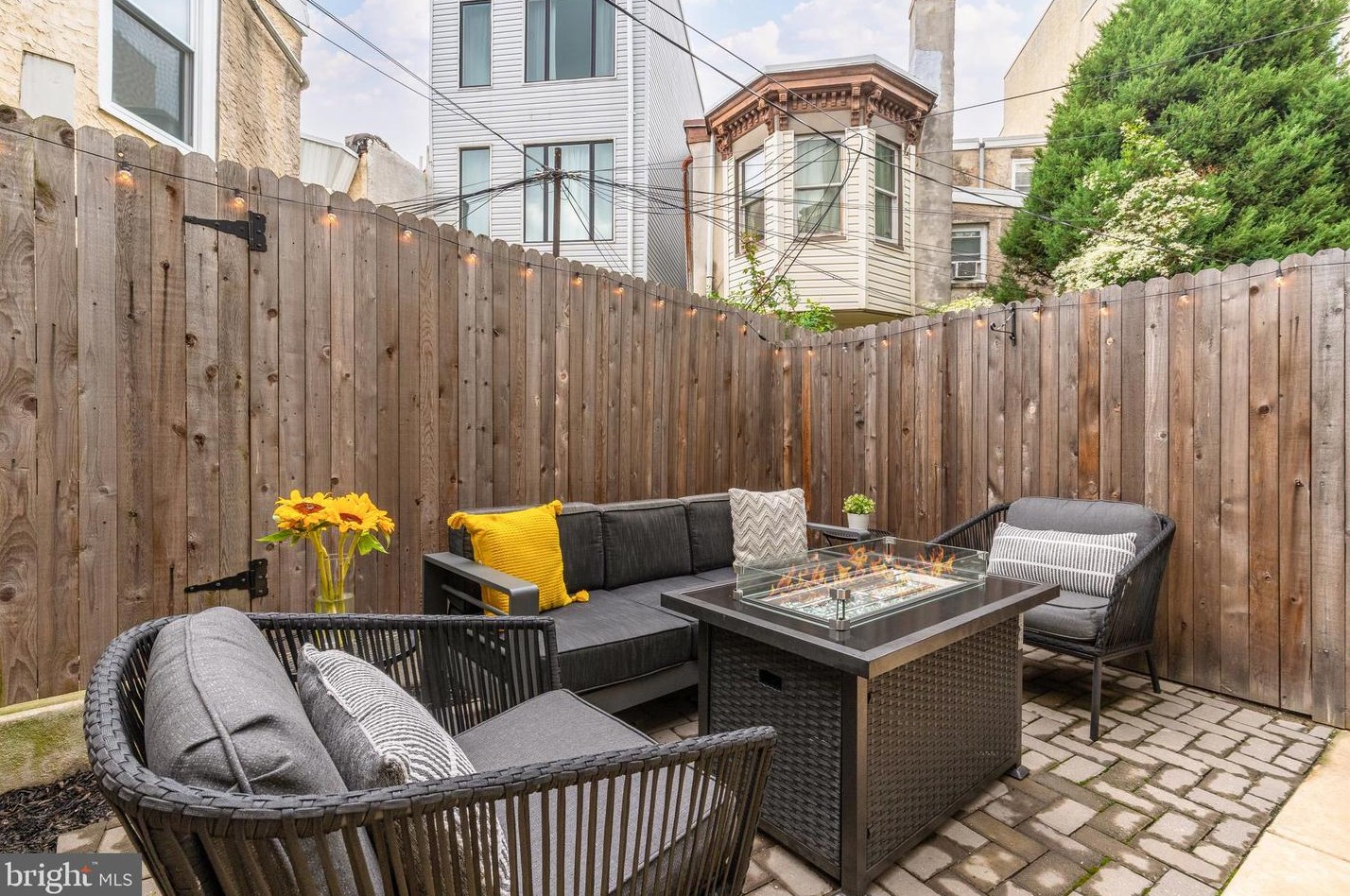 724 Shirley St, Philadelphia PA 19130-2826 exterior